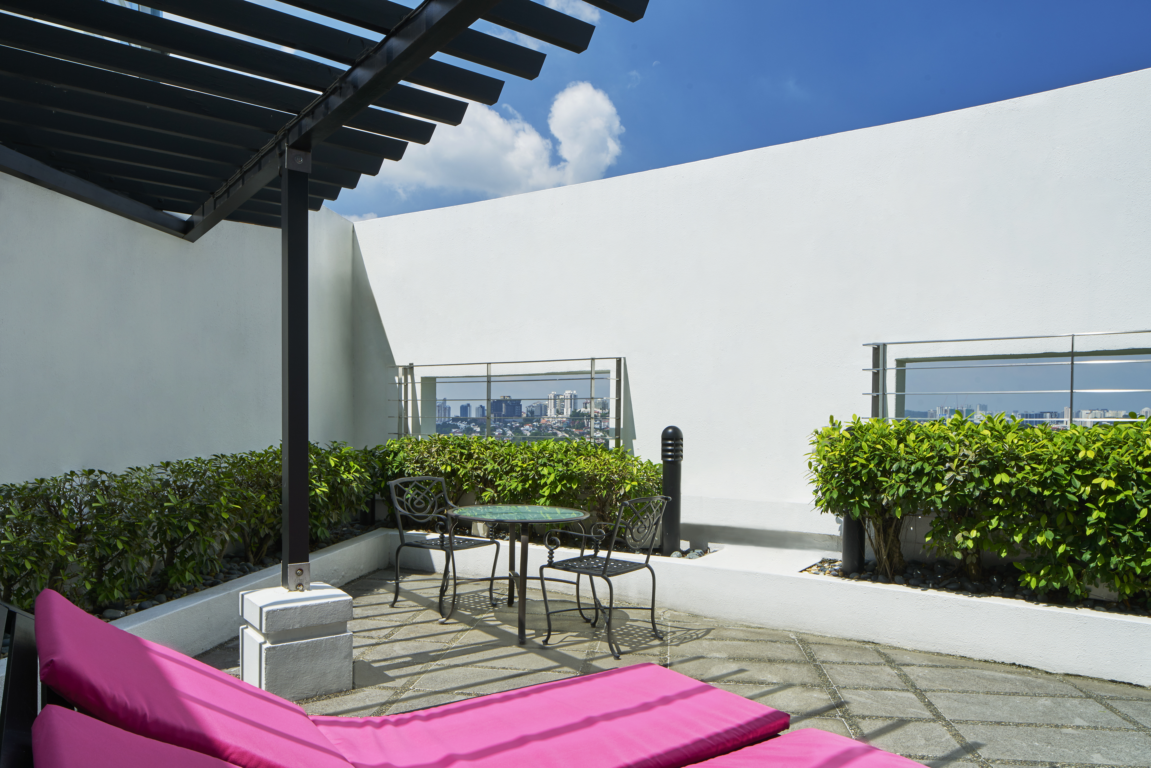 露台套房，一卧室套房，一張特大床，露台