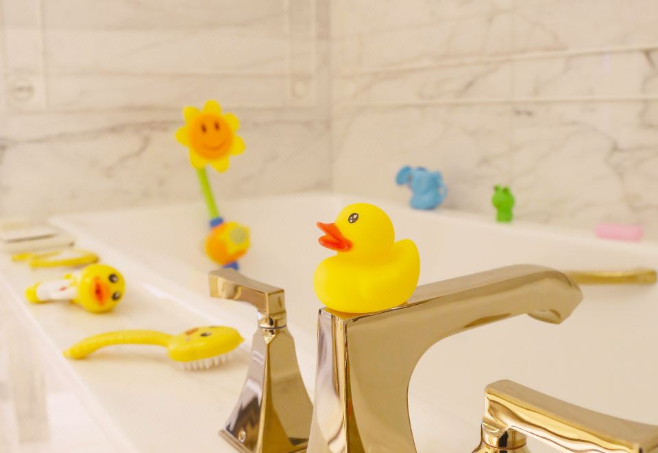 the Langham HaikouPlayful Family Theme Sea-view Room