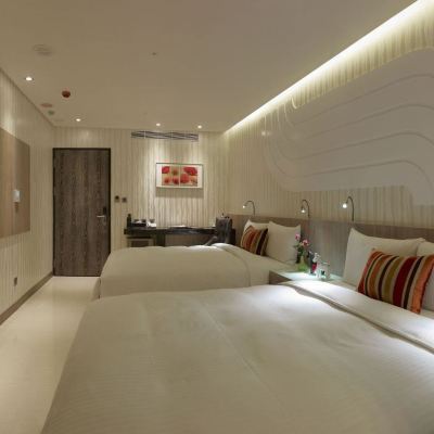 豪華四人房(環保不打掃) 台北峻美精品商旅｜自助入住優惠