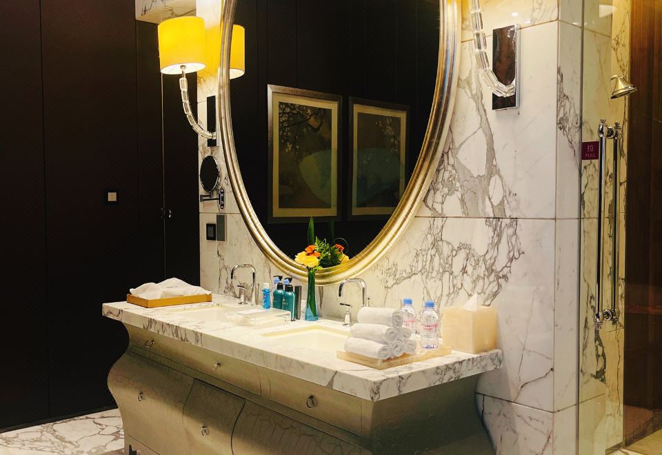 Crowne Plaza Beijing Chaoyang U-TownFamily Suite - 2-Bedroom（Kitchen+Study+Jacuzzi+SAUNA+Dinning Room+Guest Restroom）