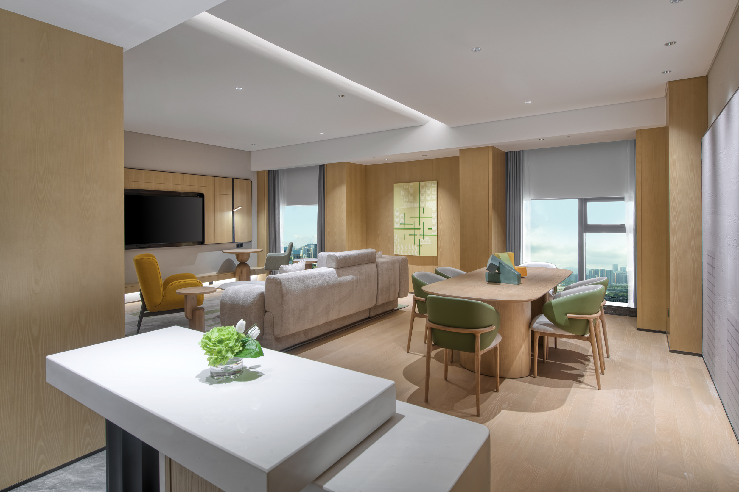 1 Bedroom Suite Dining Area