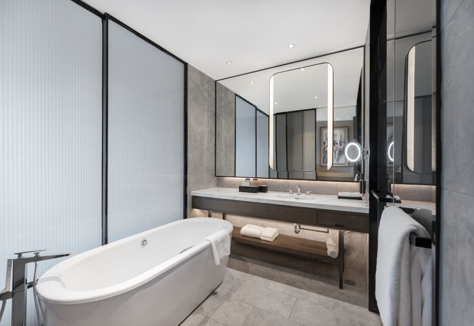 雪映高级湖景大床房