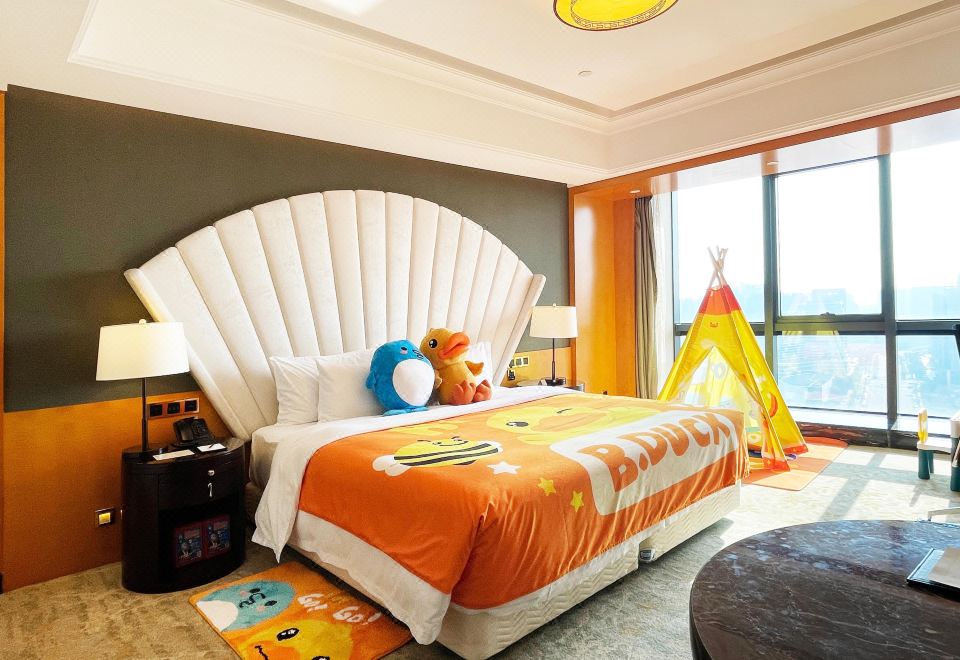 B.Duck小黄鸭&YOYO亲子主题豪华大床房