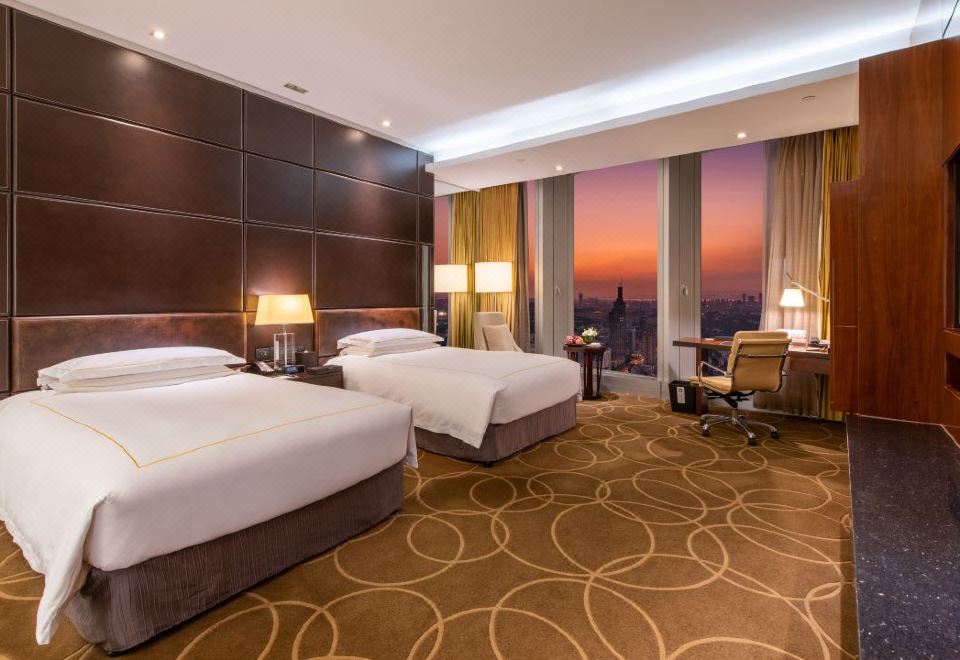 InterContinental NanjingDeluxe Cloud Twin Room (Higher Floor - Enjoy Day And Night Jinling Panorama + City Skyline)