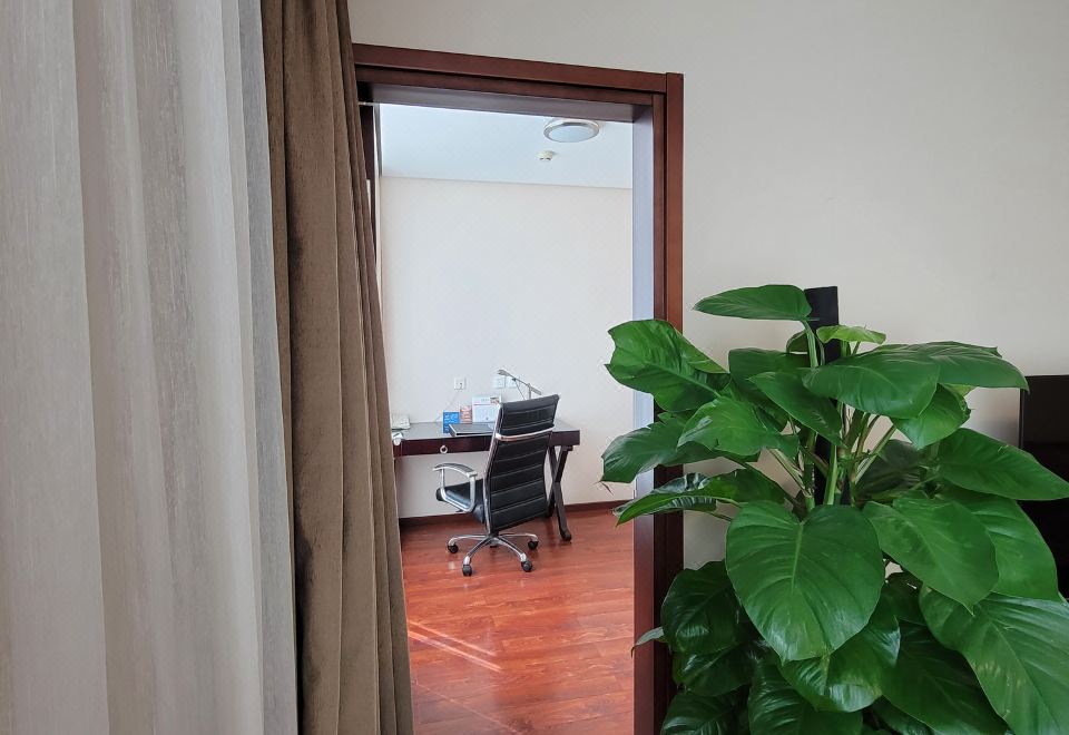 Hua Bin International HotelSuperior Suite - With View