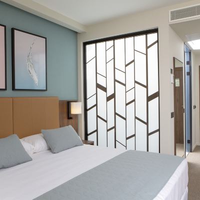 Superior Deluxe King Room Hotel Riu Plaza España Promo Code