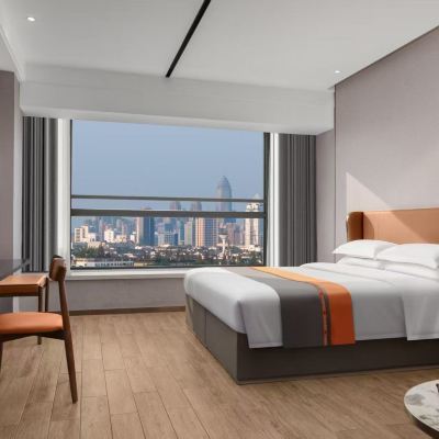 智能舒適大床房【超大落地窗+智能客控+LED高清鏡子】 廣州雲佳飯店（廣州白雲國際機場T2航廈店）優惠