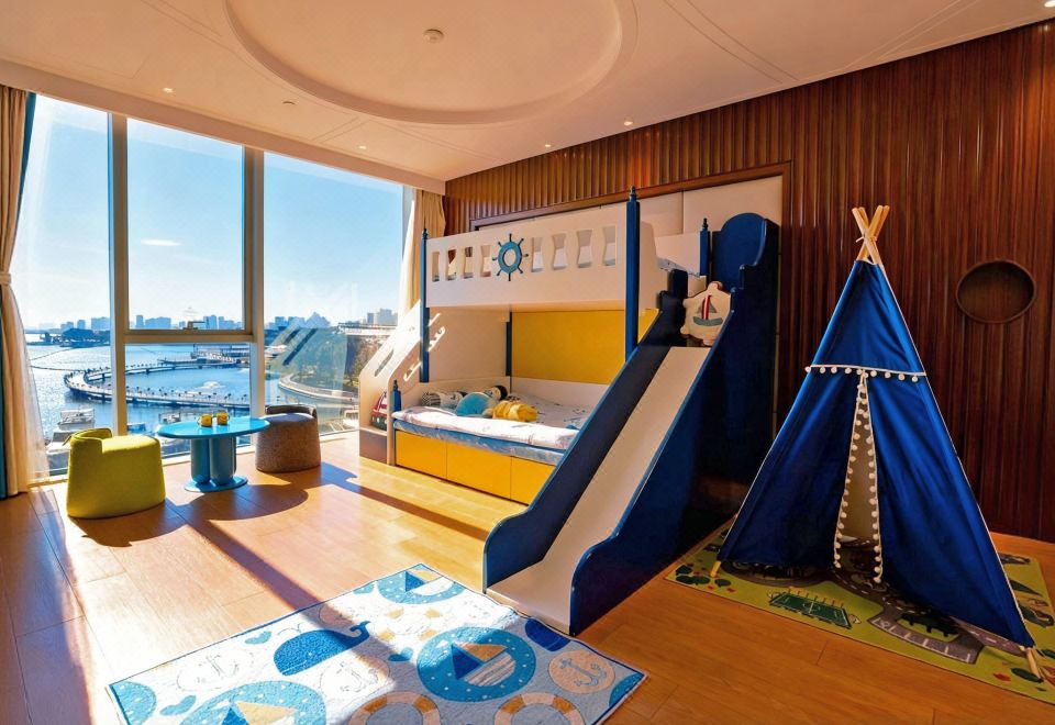 船長湖景家庭套房