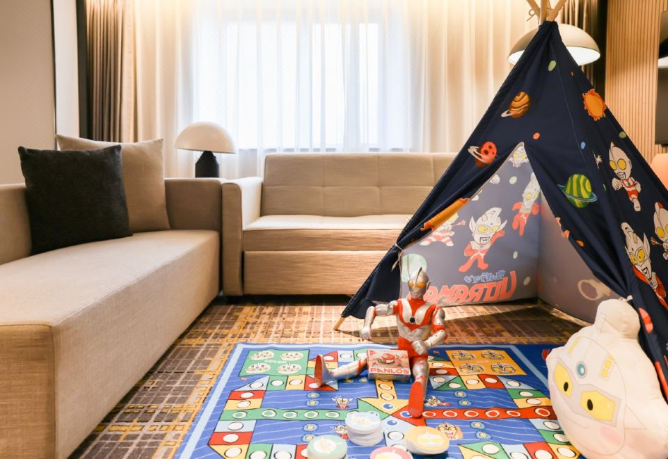 Sheraton Chengdu Lido HotelUltraman Themed Suite With Sofa Bed