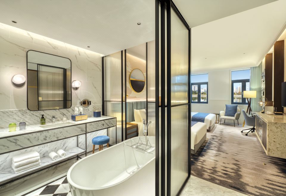 舒适河景双床房