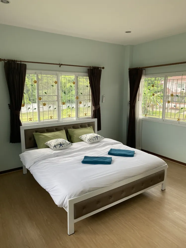 เลท ชิว พูลวิลล่า สัตหีบ (วิลล่าพร้อมวิวสวน)