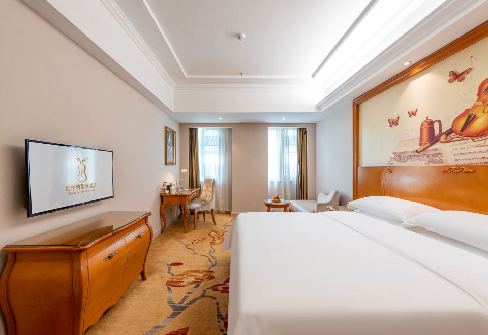 豪華大床房（空間寬敞+智能語音管家）