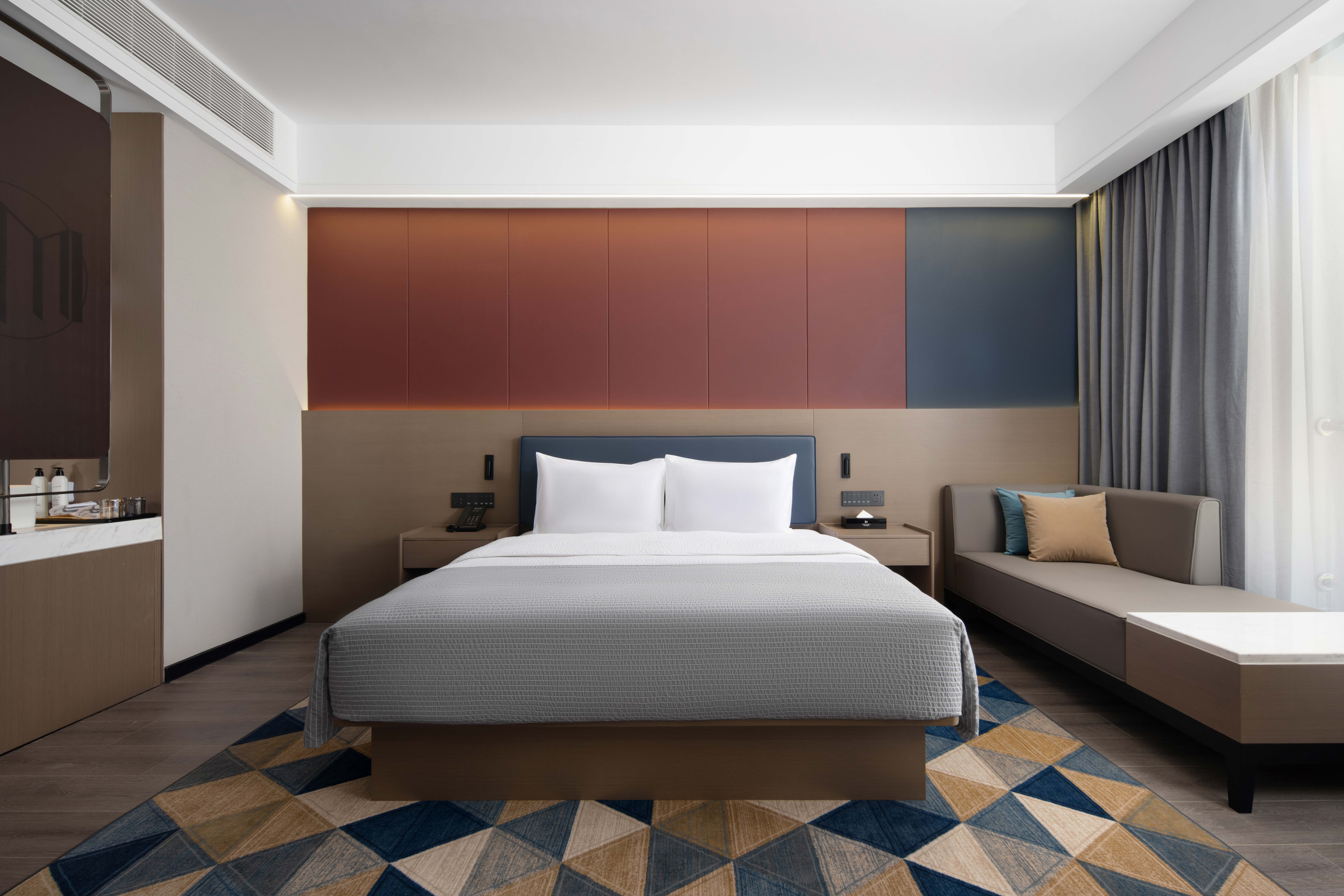 高级豪华大床房（景观落地窗+小冰箱+金可儿床垫+Acca Kappa洗护用品）