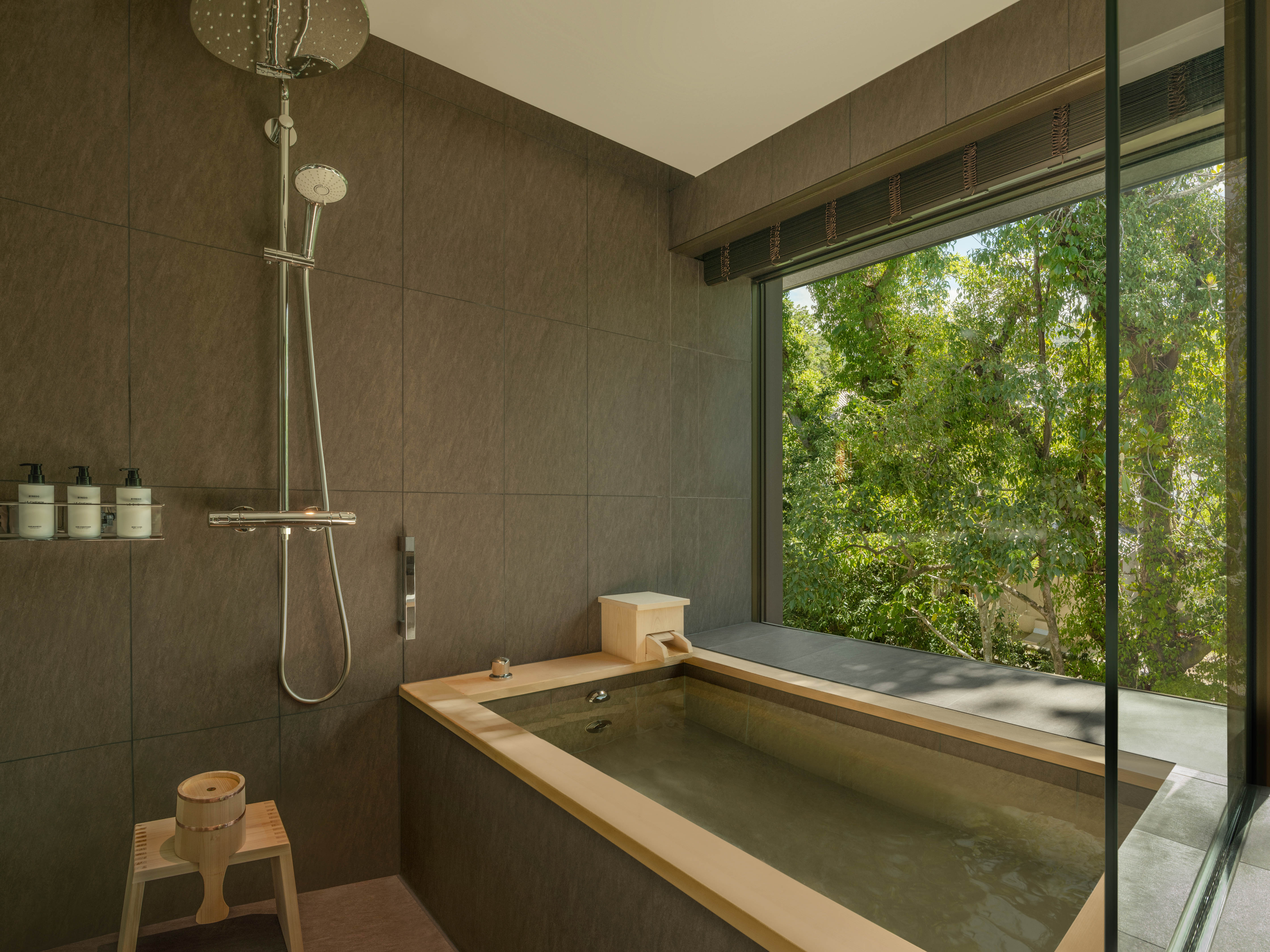 豪華大床房（帶溫泉浴）