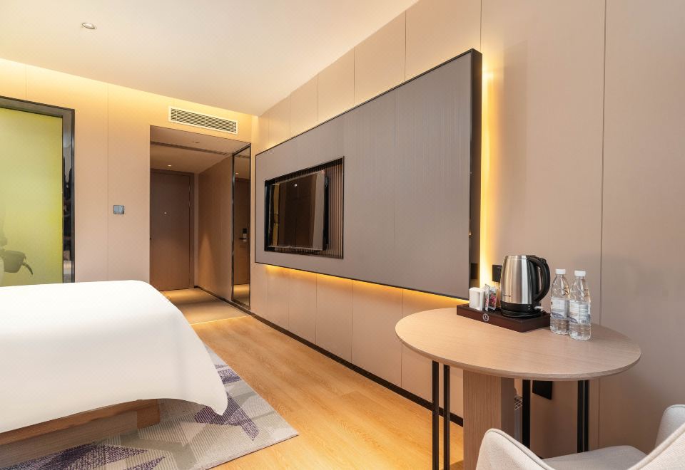 商務大床房（舒適沙發+慕斯床墊+零壓枕頭+mini吧）