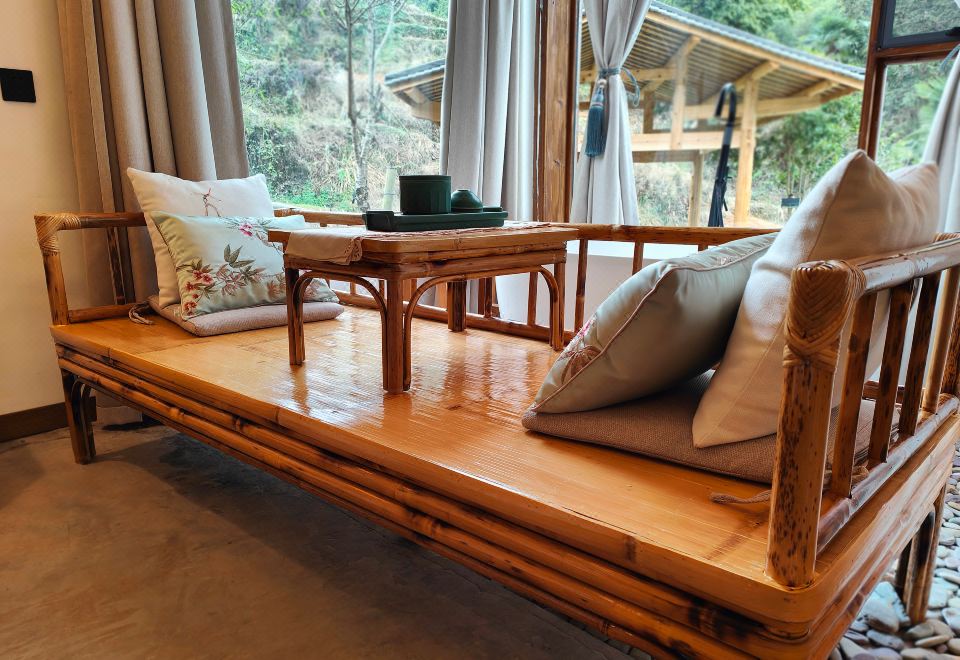 雅坞·行山观景大床房「休闲茶座+轻奢浴缸+泳池景观」