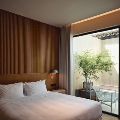 Guestroom - Courtyard-View (Pool)