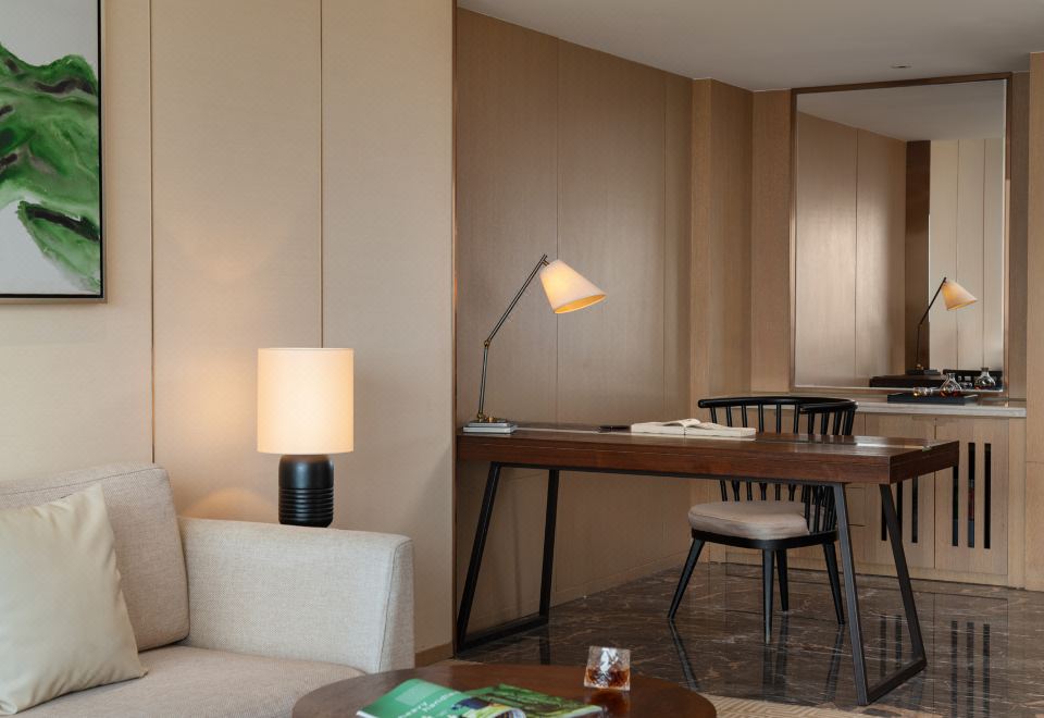 240°壮美风光套房丨会客厅+全景落地窗+观山水景观浴缸