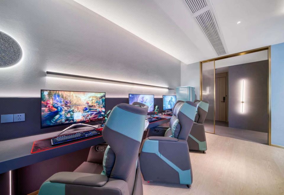 Weiyue | Light Luxury Esports Triple Suite