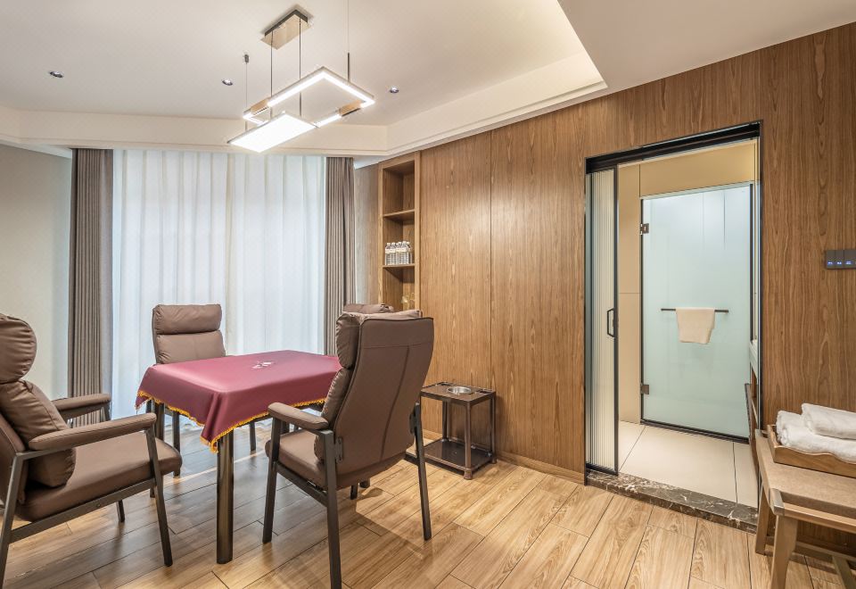 Suite - 1-Bedroom, Multi-Person Occupancy (Cards, Sofa)