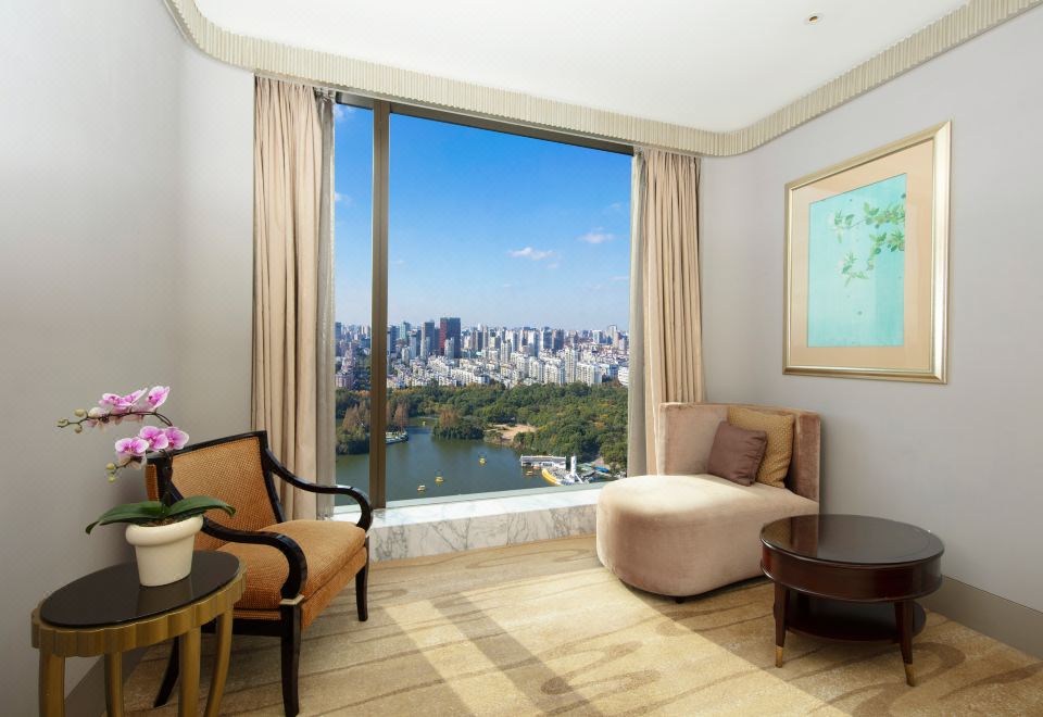 行政全湖景套房