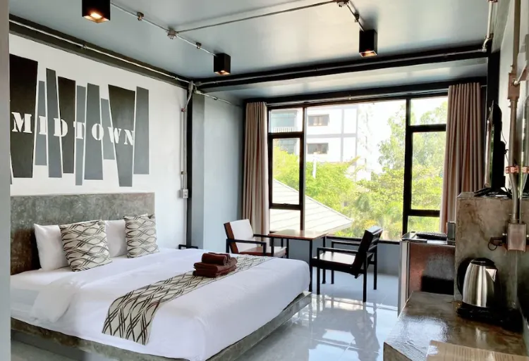 ห้องวิวสระว่ายน้ำเตียงคิงไซส์ ชั้น 2