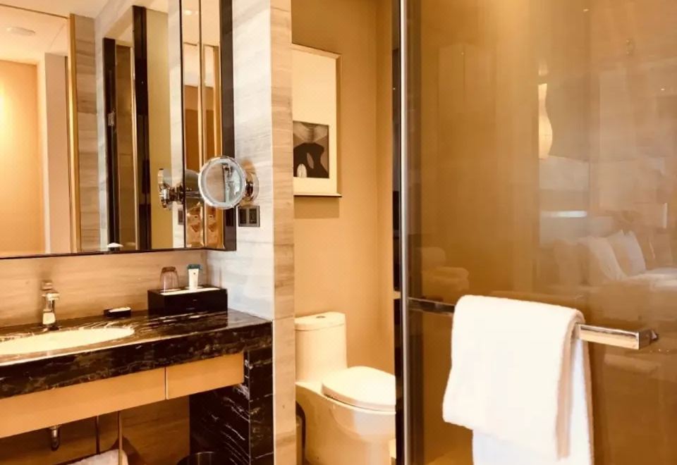 家庭親子套房（步入式衣帽間+獨立客廳）