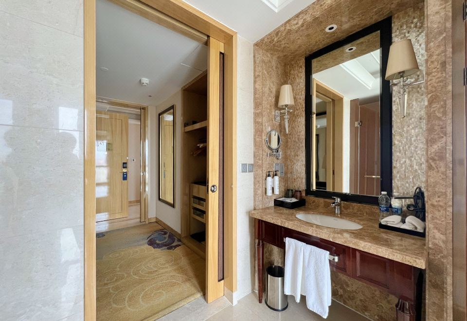 豪華套房（會客區+衣帽間+雙衞）