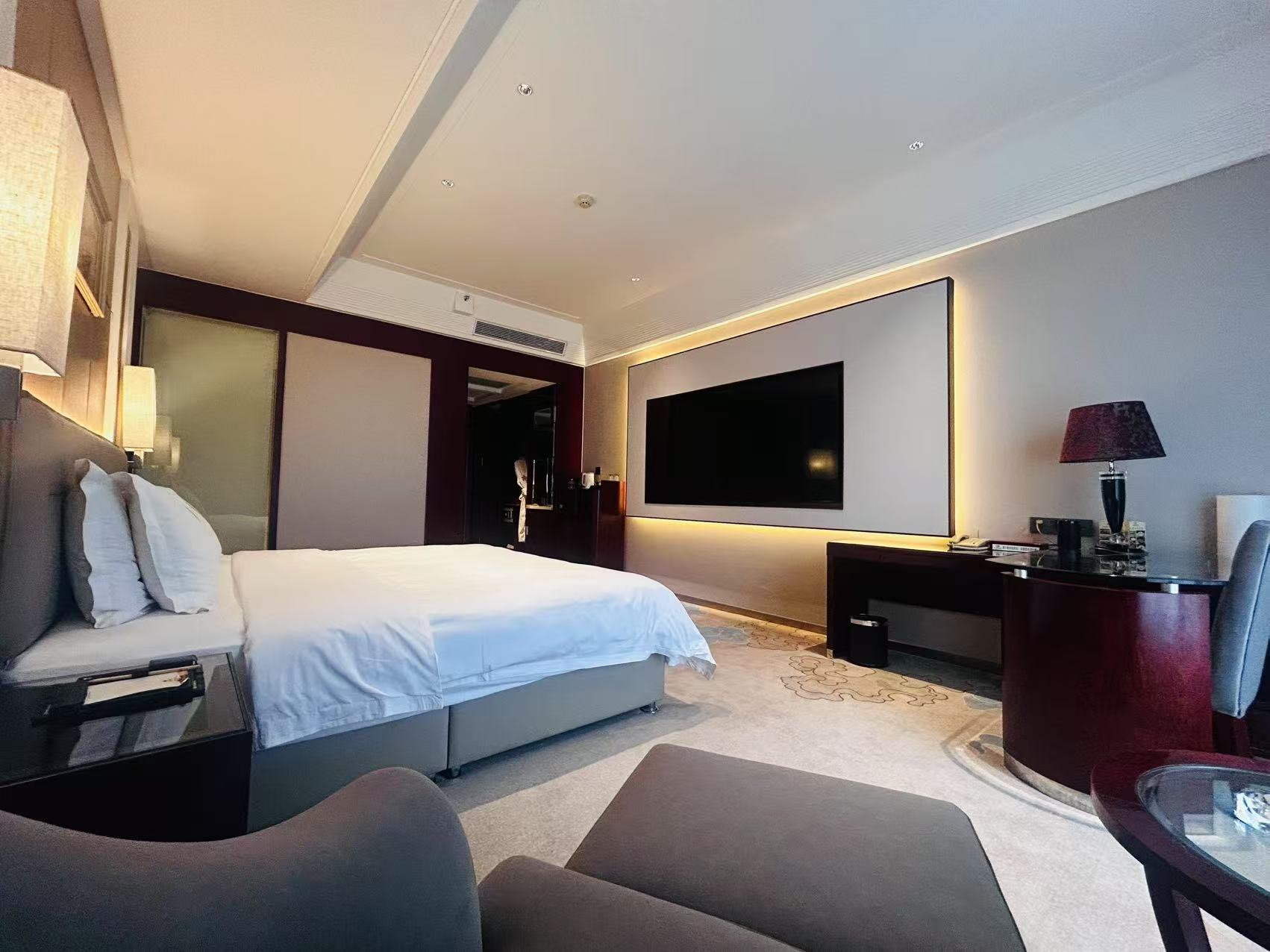 豪华大床房（智能客控+城市景观+小冰箱+加湿器）