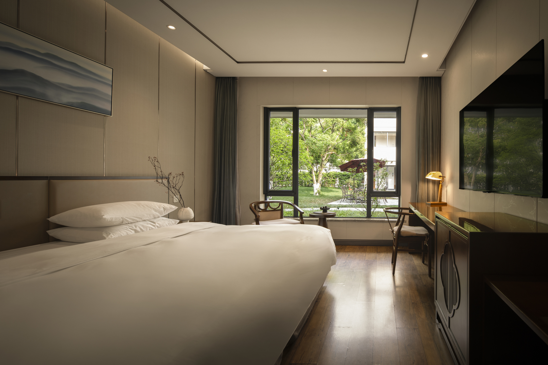 West Lake Vishwa ResortBuilding1-怡景大床房