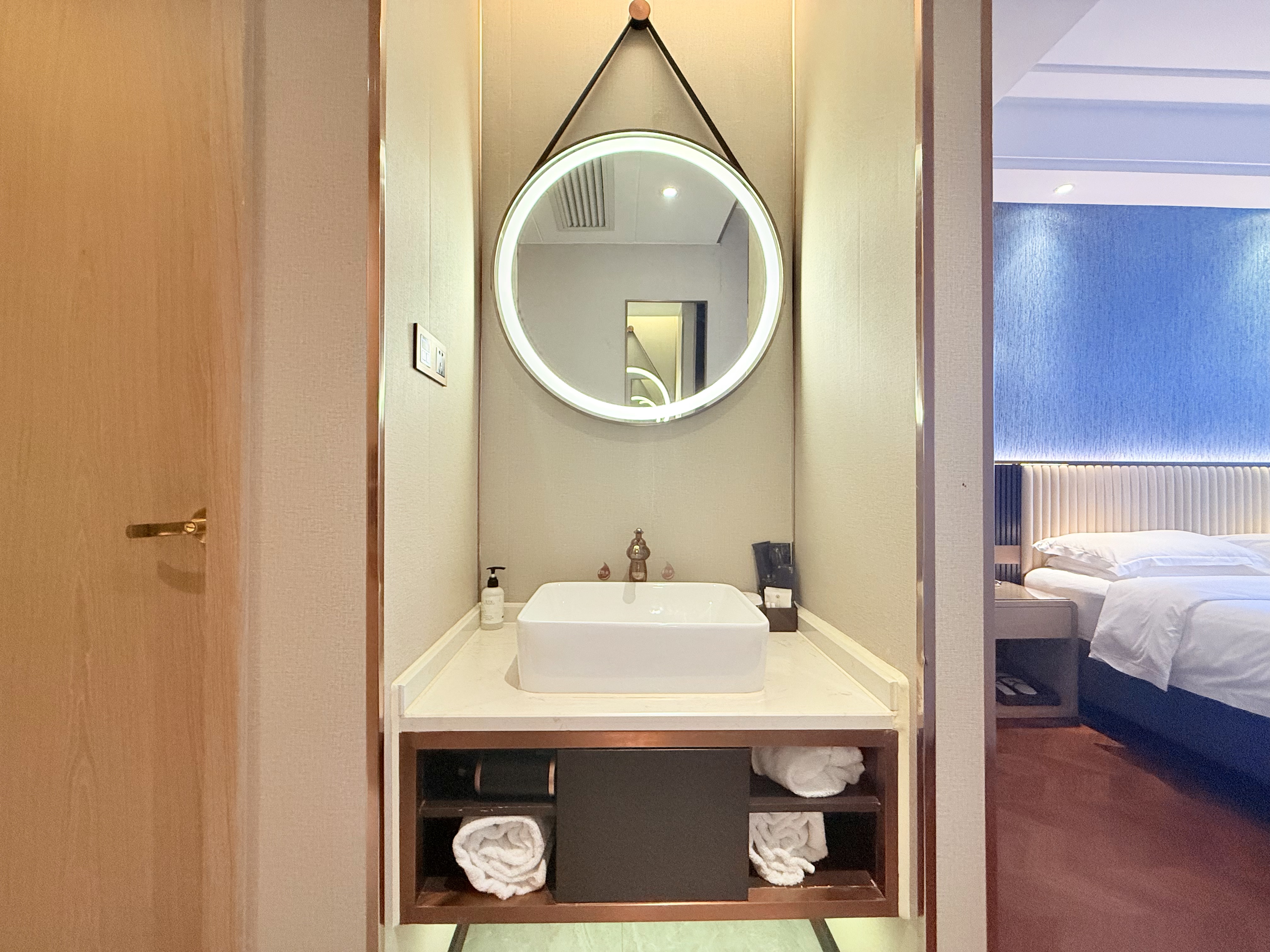 精致商务房（智能马桶-小冰箱-裸棉寝具-城市景观）