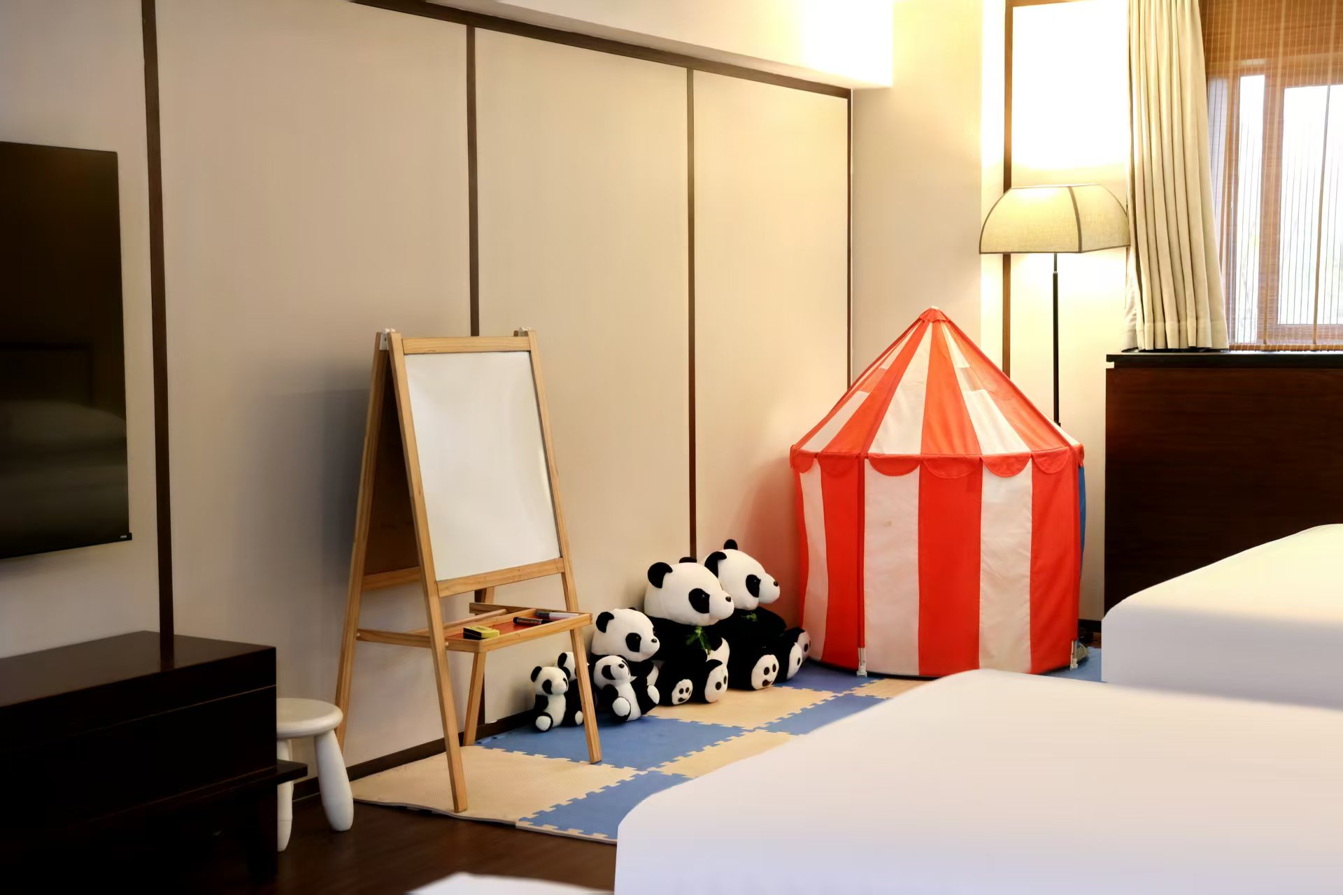 慧心家庭房（舒适宽床＋顶喷花洒＋智能电视投屏）