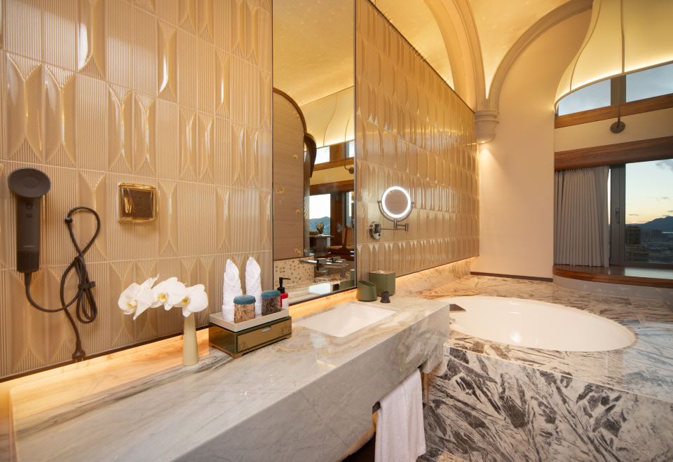 GRAND METROPARK KunmingWest Hill Sleeping Beauty View King Room