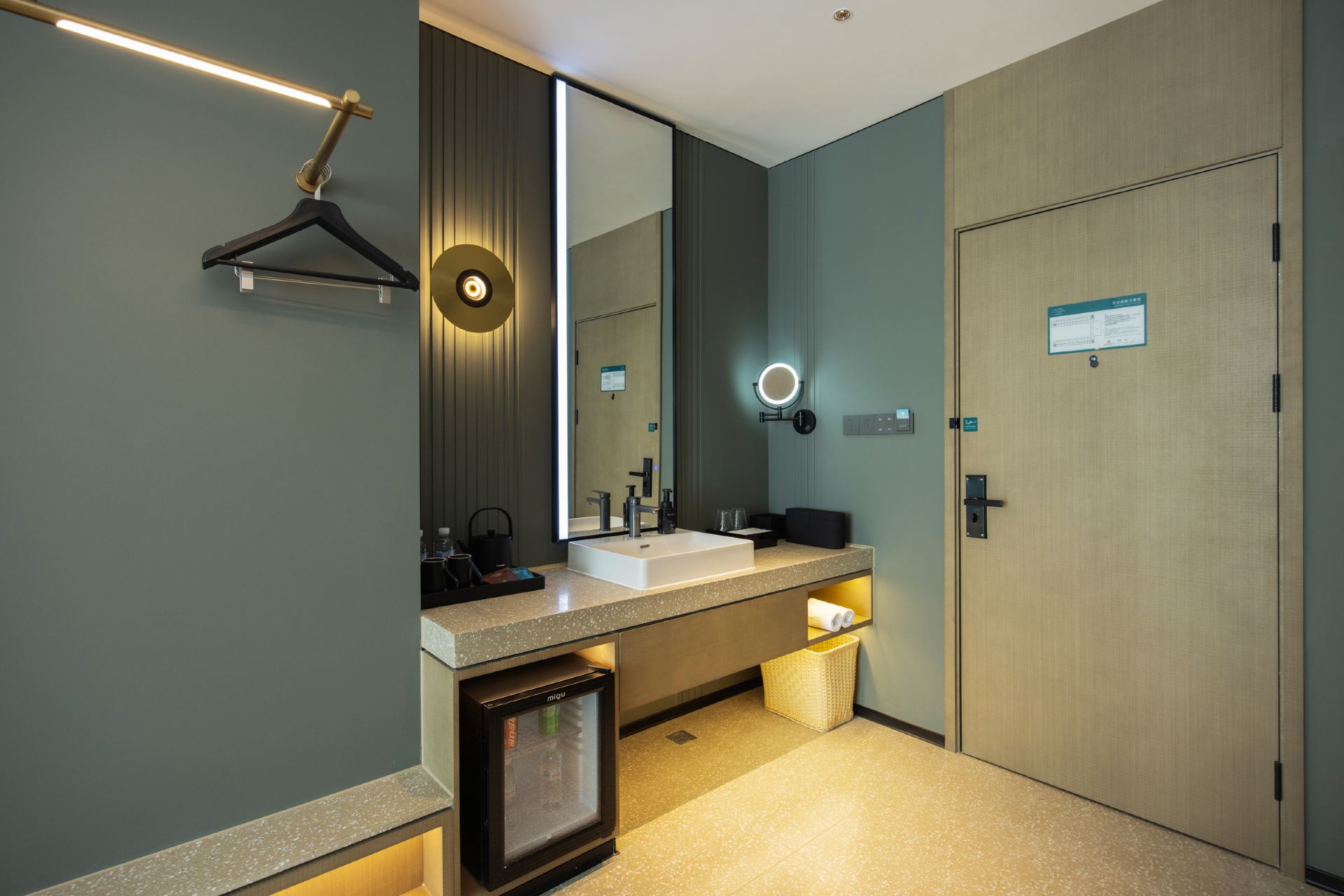 Queen Room with View