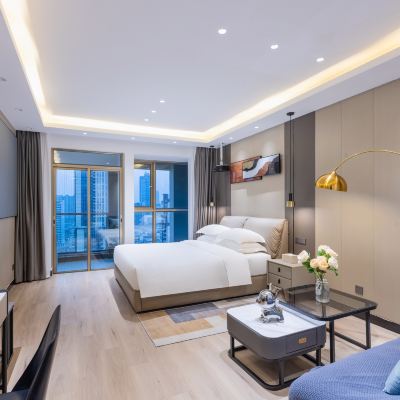 輕奢現代風大床房（百寸高清投影+冰箱） 麗致公寓飯店（昆明七彩之門店）優惠