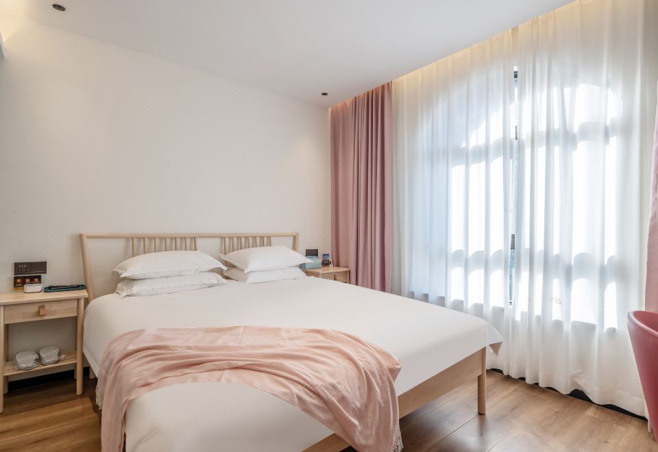 Morning·聽海輕奢大床房