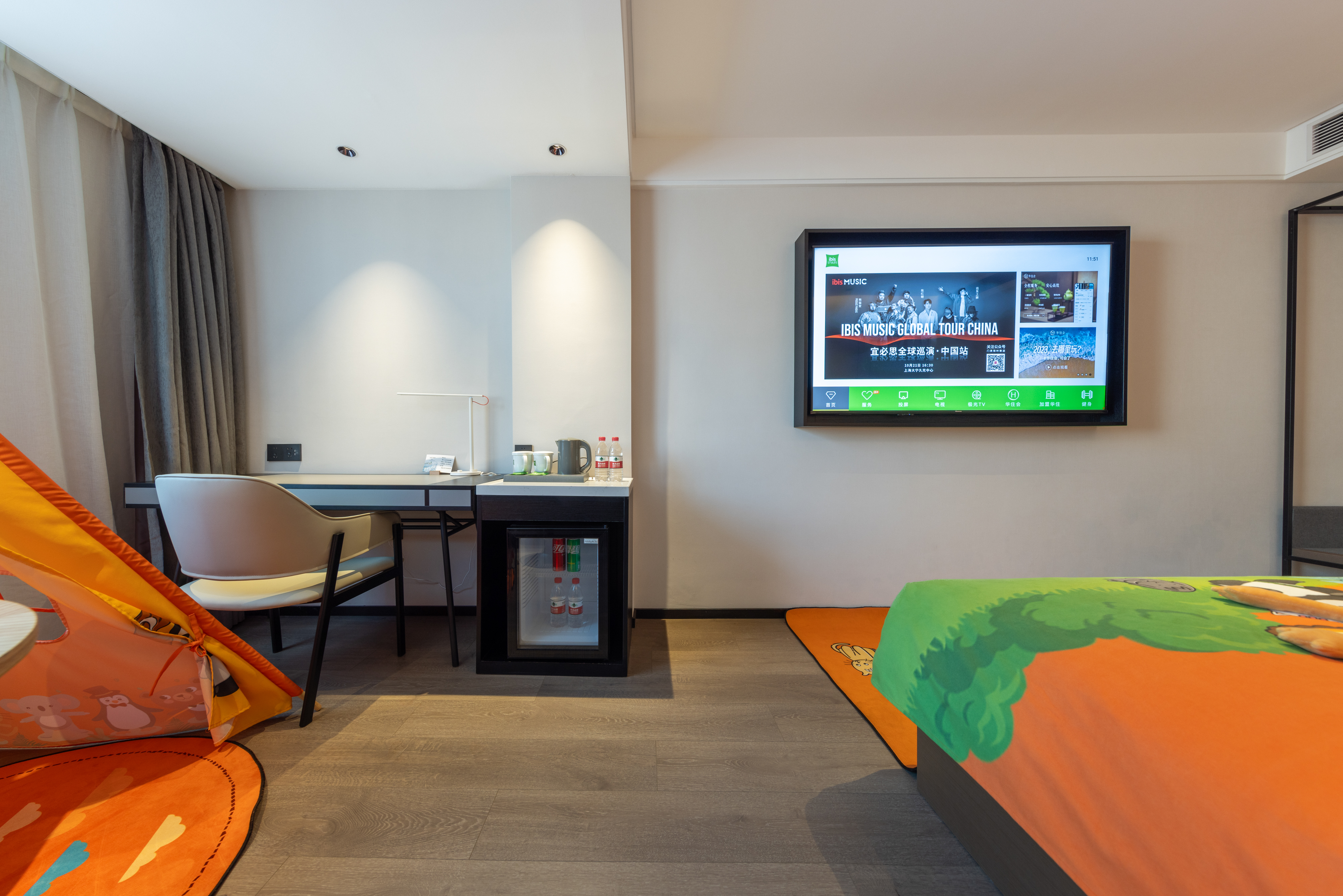 豪华大床房（65寸电视+丝涟床垫+迷你吧）