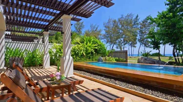 ห้องสวีท 1 ห้องนอน 1 เตียงคิงไซส์ ริมทะเล สระว่ายน้ำส่วนตัว