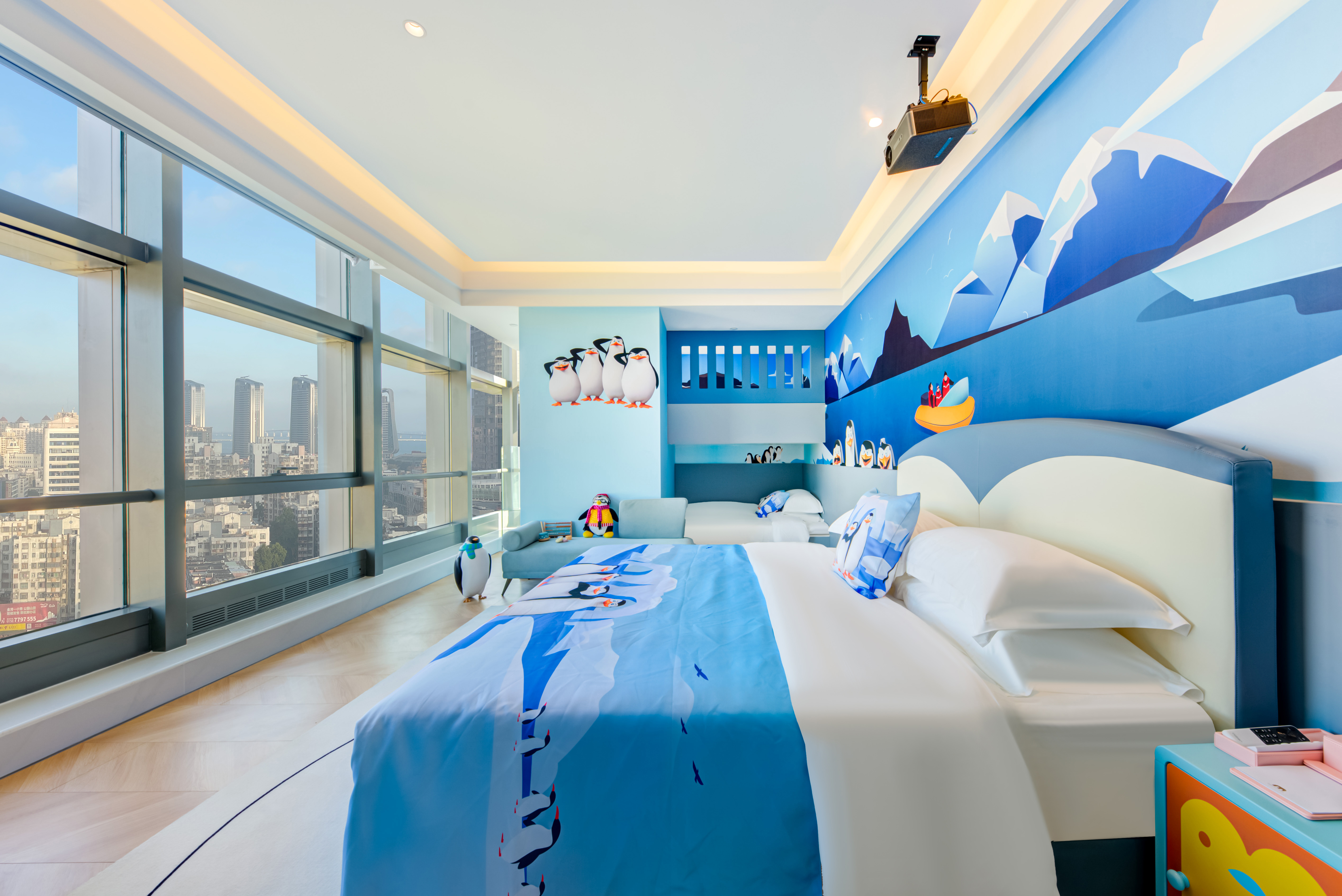 主題萌趣親子三床房【企鵝+小黃鴨】