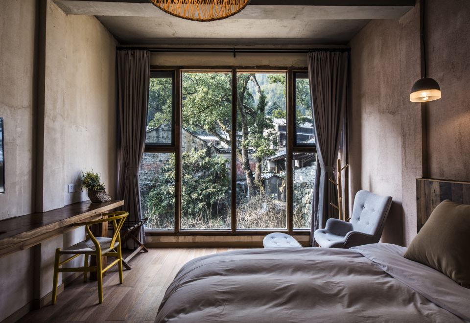 Mountain Stream · Stream View Fireplace King Suite