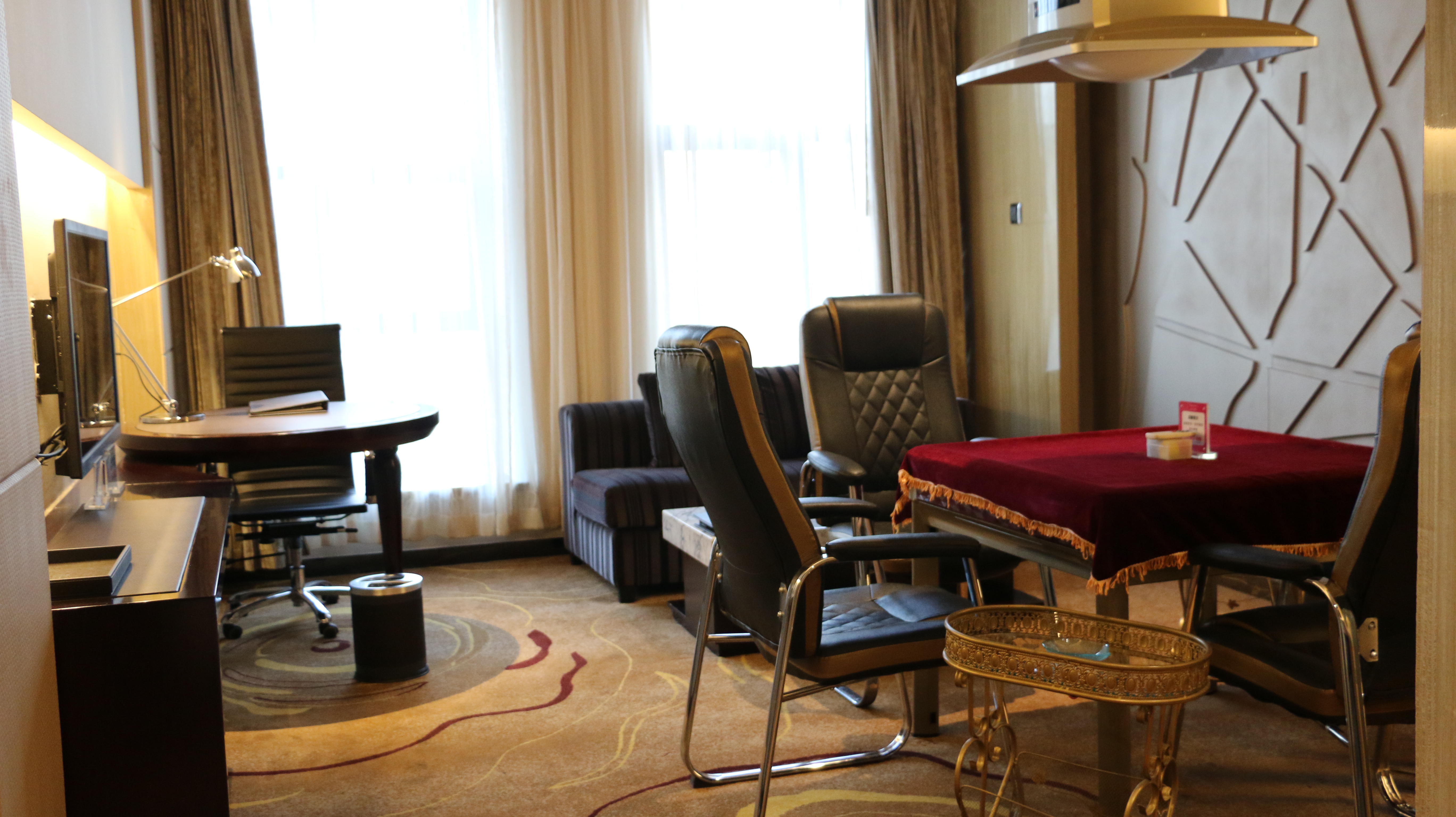 麻将套房（一室一厅+麻将机）