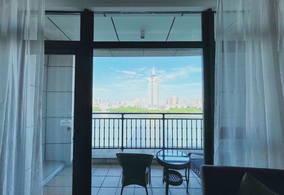 Deluxe Room - Lake-View (2 Beds) (Balcony)