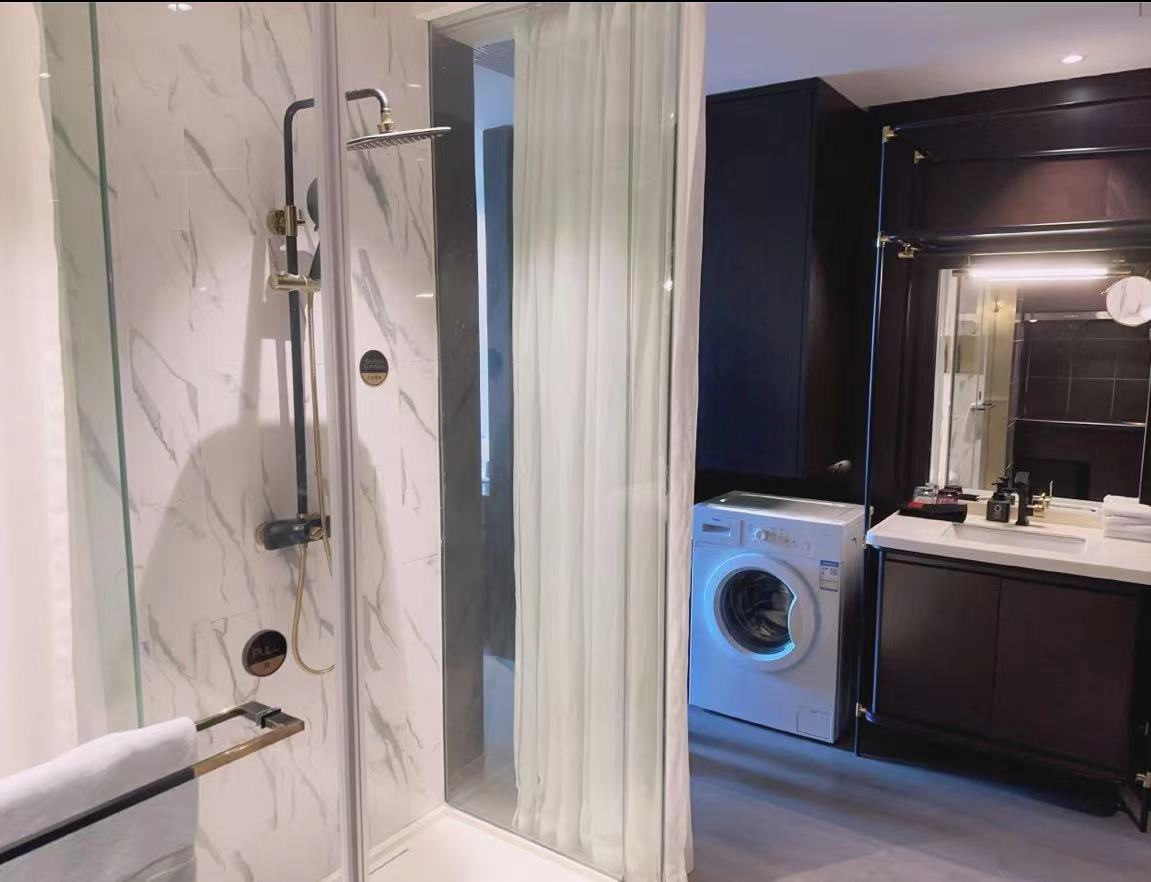 商务大床房（海尔洗衣机＋德莱维冰箱＋手机投屏）