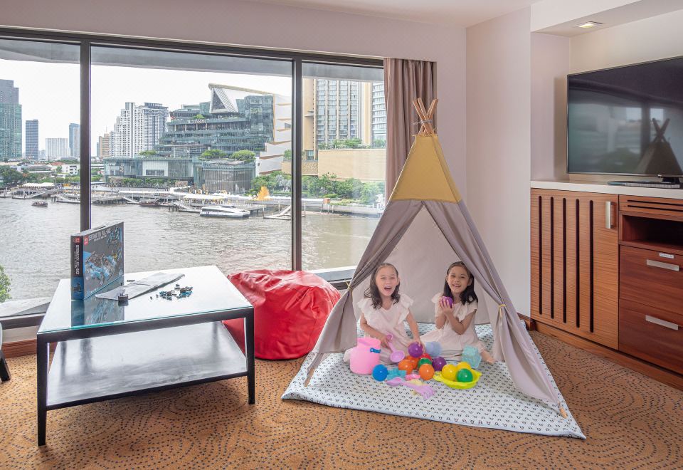 Royal Orchid Sheraton Hotel & TowersFamily King Suite