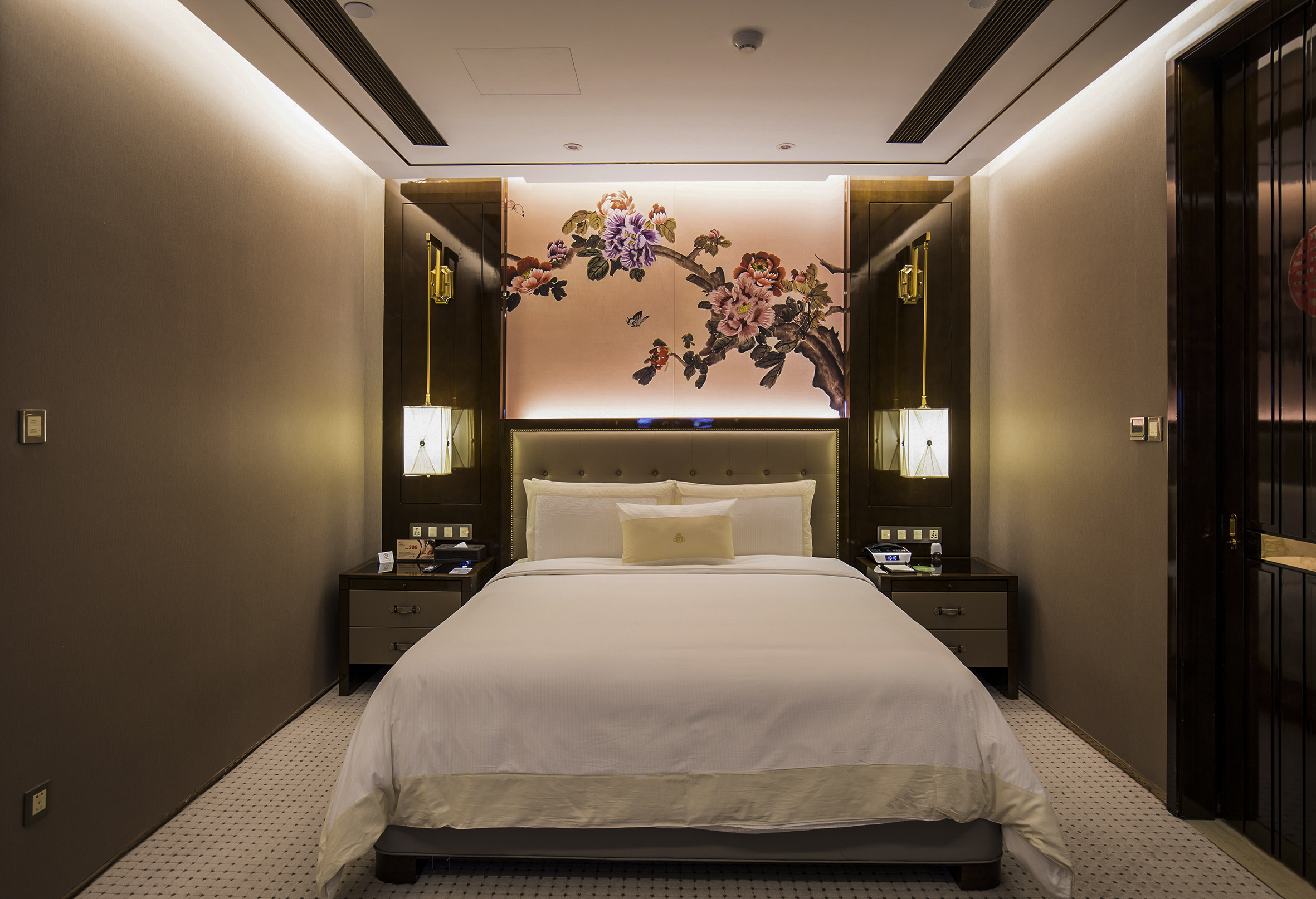 Royal Garden Hotel Shanghai花园复式套房