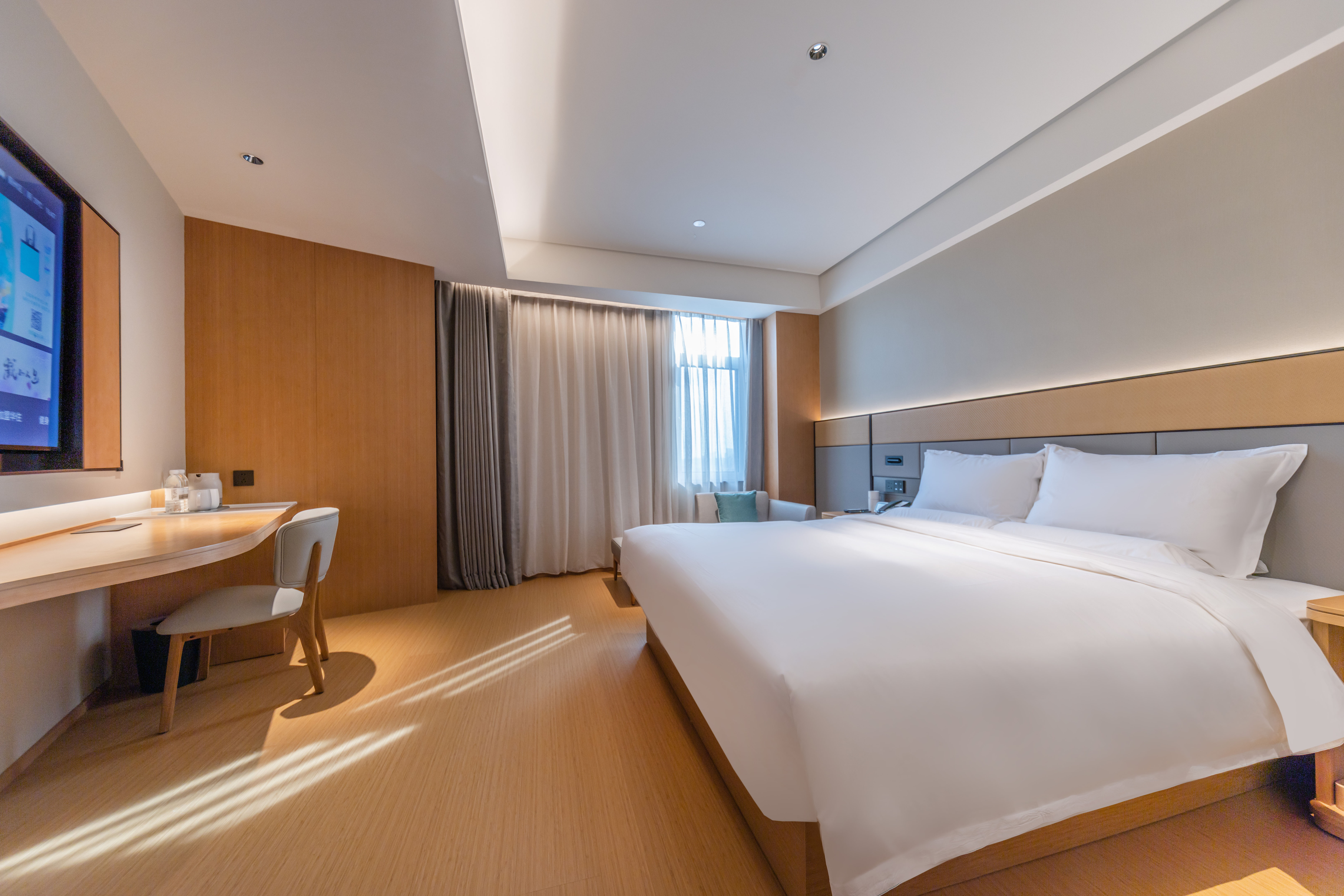 商务大床房【投屏电视+迷你冰箱+休闲茶具+品牌洗护】