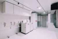 Minimalist Loft 4: Namba Compact Studio & 24/7 Gym Hotels in 