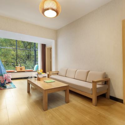 花好月圓-家庭套房（兩室一廳動靜分離+雙超大街景榻榻米品茗茶台+智能馬桶） 象山璞雲飯店（桂林兩江四湖東西巷店）優惠