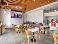 Floral Hotel·Longmen Nankunshan Yue Hot Spring Resort Hotel Hotel di Longmen County