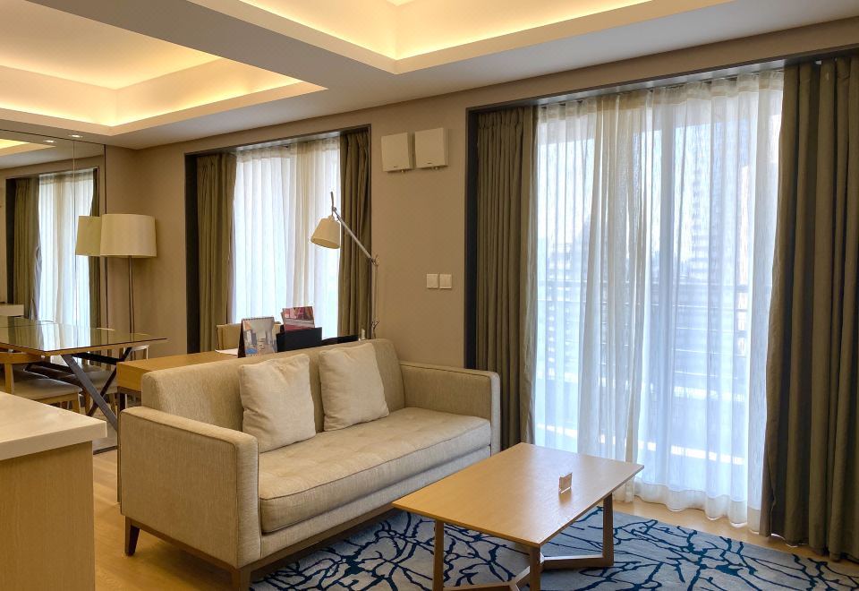 高区双卧室公寓套房